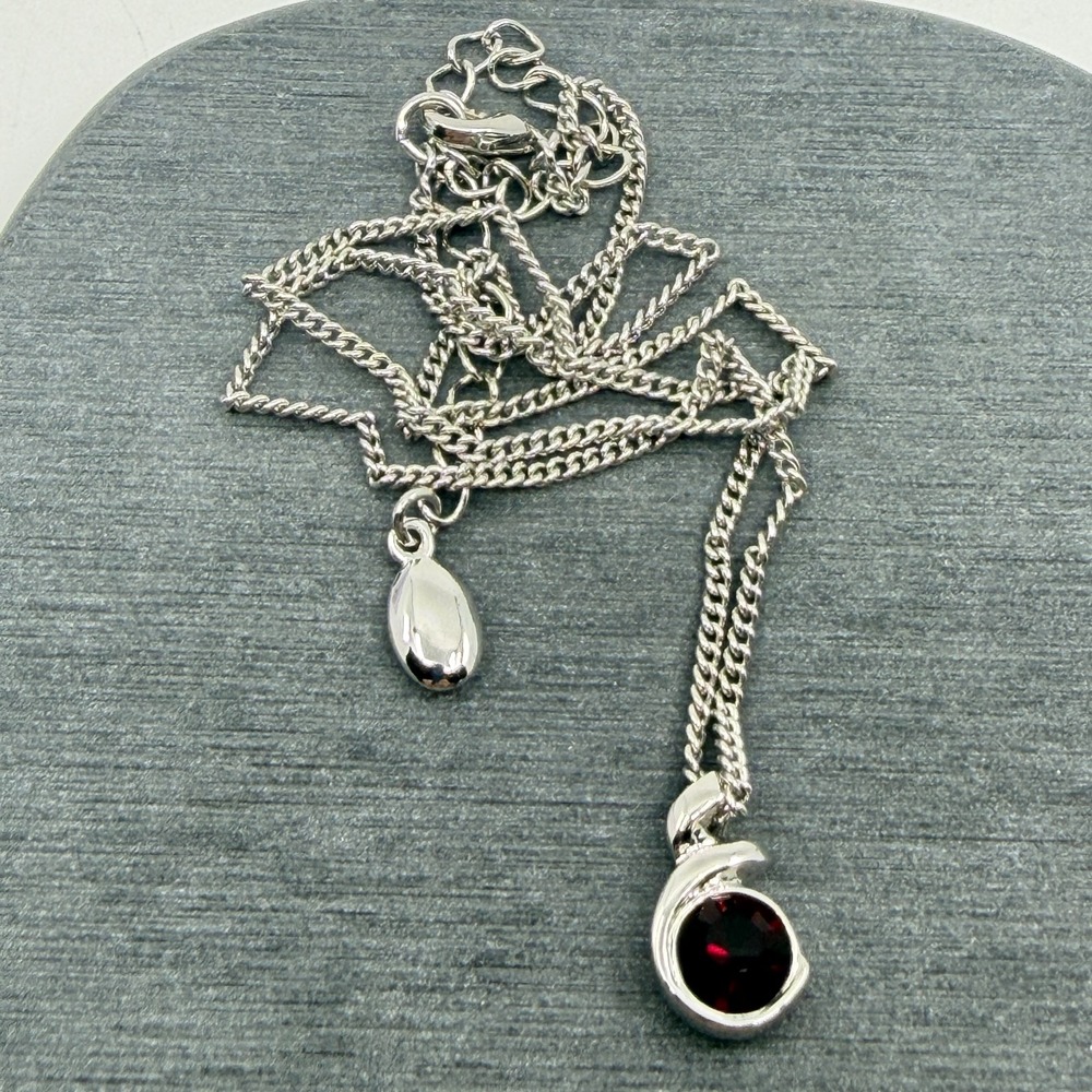 Elegant Deep Red Crystal Silver-Tone Pendant Necklace Minimalist Daily Accessory